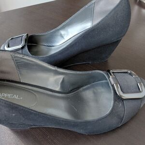 Black nubuck wedge cushion insoles and Black ribbon / Gunpowder Buckle X•Appeal